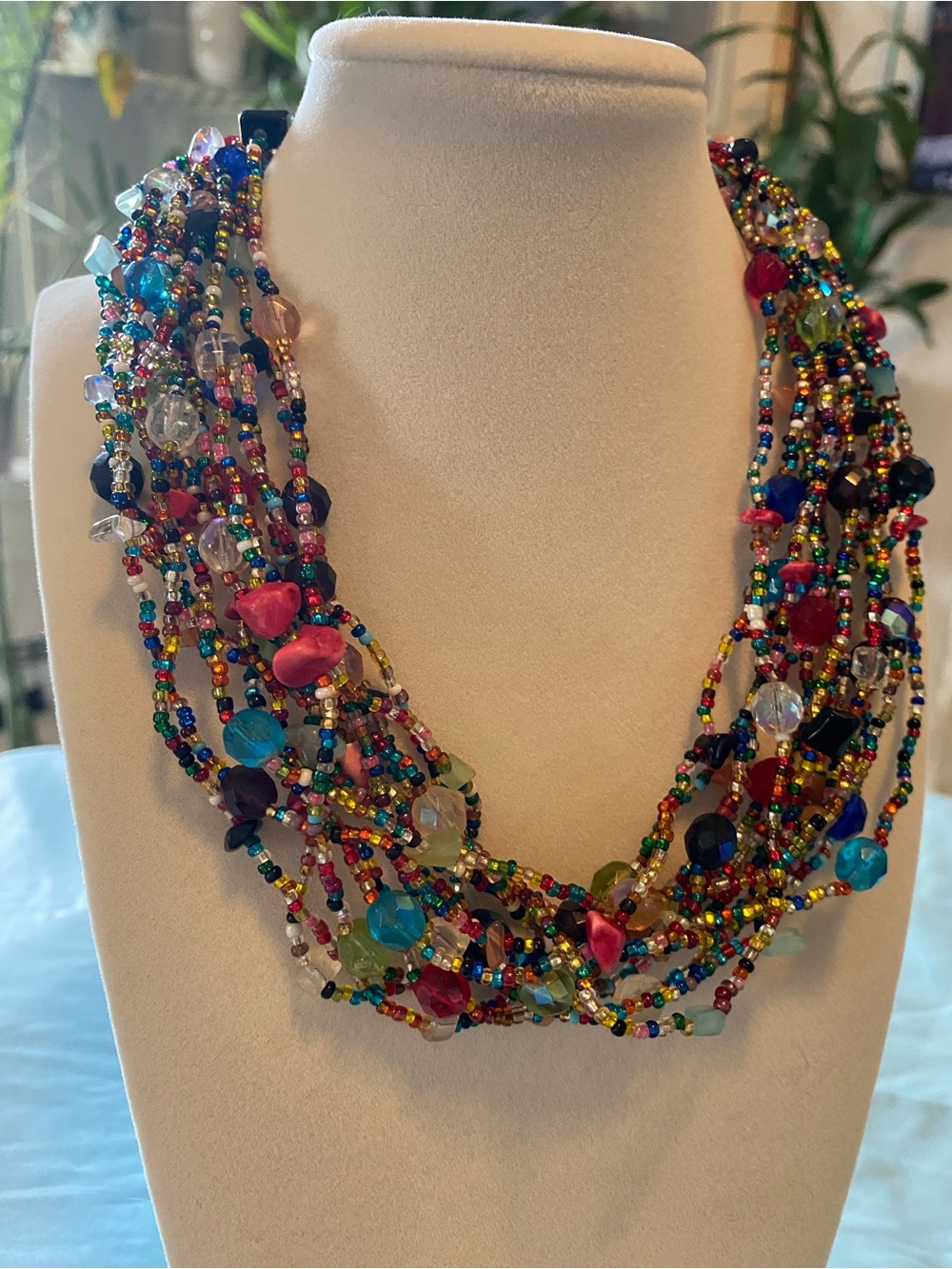 MULTI-STRAND MULTICOLOR BEADED STATEMENT NECKLACE